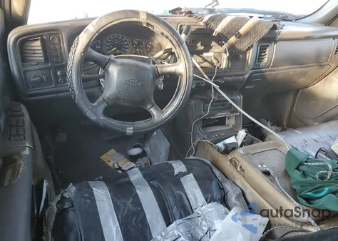 2001 Chevrolet Suburban K1500 z USA, uszkodzony, nr VIN 3GNFK16T11G215211